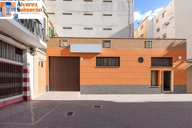 AMPLIA PLANTA BAJA JUNTO ARABIAL CON GARAJE — 19