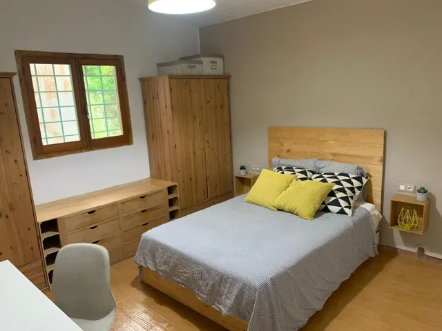 Se alquila chalet en coin buena zona — 12