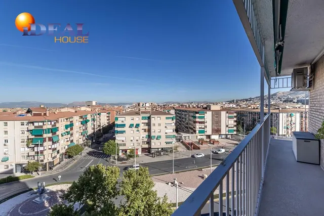 PISO REFORMADO CON VISTAS PANORÁMICAS A UN PASO DEL CENTRO DE GRANADA — 16