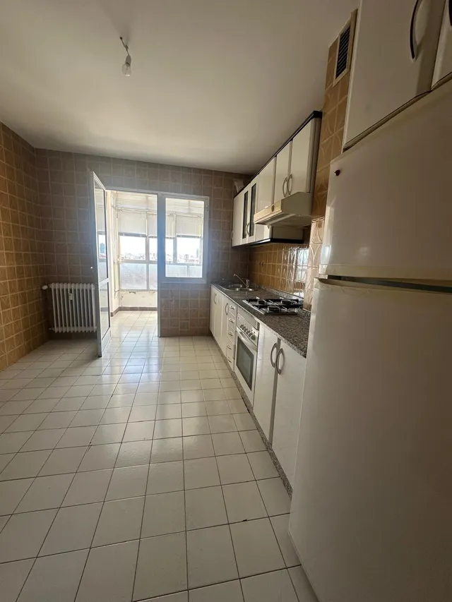 VENTA: Amplio Piso Zona Alta — 9