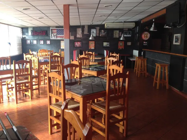 PLENO CENTRO PLAYA DE GANDIA - LOCAL COMERCIAL - SE VENDE — 3