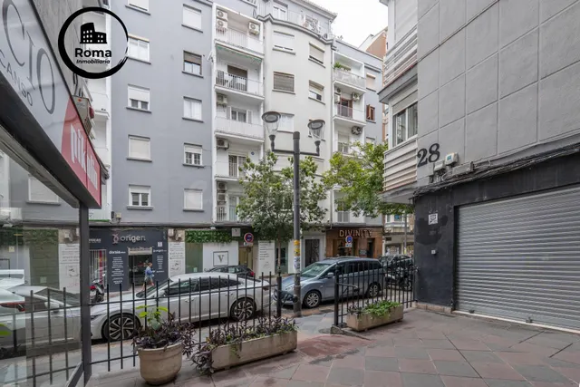Piso de 87 m2 con 3 dormitorios en Pedro Antonio de Alarcón 27, junto a Recogidas — 3