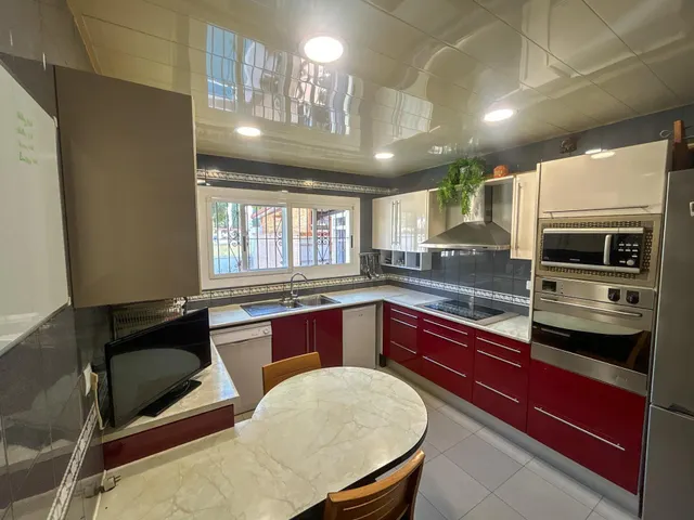 Chalet esquinero con apartamento independiente y piscina en Sant Pere de Ribes — 14