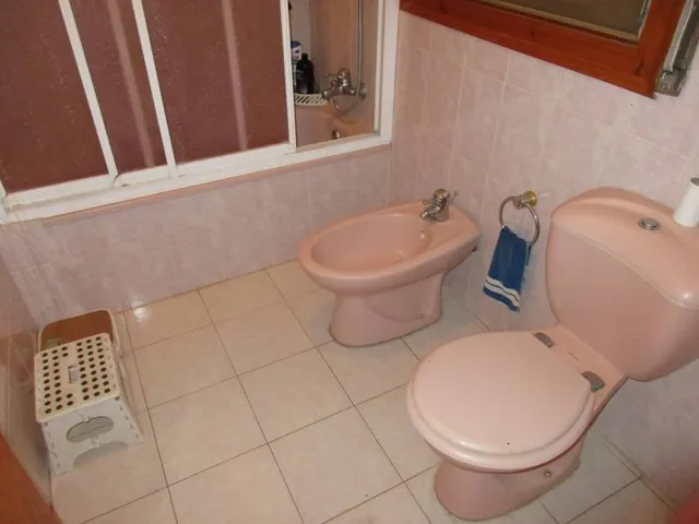 Chalet en venta de dos plantas, con piscina y tres almacenes. — 8