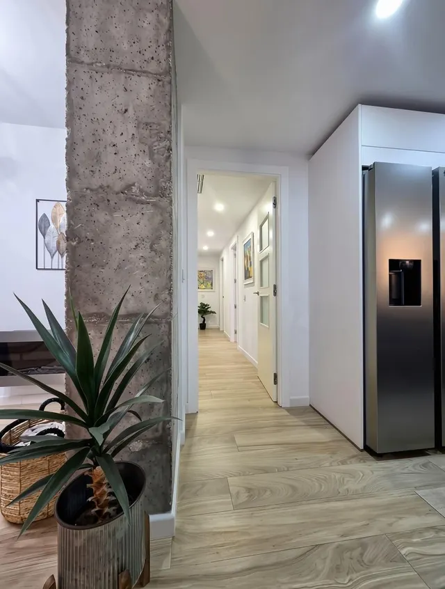 Exclusiva residencia de diseño en Primera Linea de Playa: luz mediterránea, amplias estancias y terraza frente al mar en la zona más codiciada de Málaga — 13