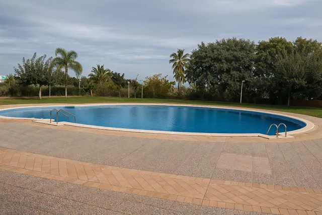 APARTAMENTO SEMINUEVO EN PRIMERA LÍNEA CON TERRAZA, PISCINA Y LICENCIA TURÍSTICA !! — 17
