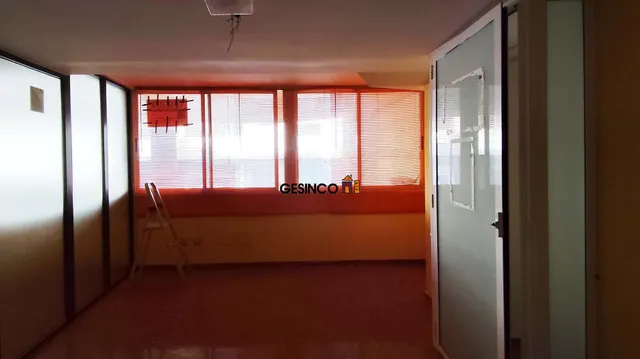 LOCAL COMERCIAL EN PLANTA ENTRESUELO EN VENTA Y ALQUILER — 6