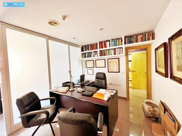 Espectacular Clínica en La Rambla - Convertible en Vivienda — 4