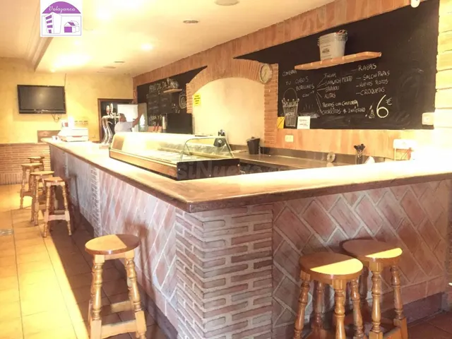 Valazanca alquila bar restaurante con parque infantil