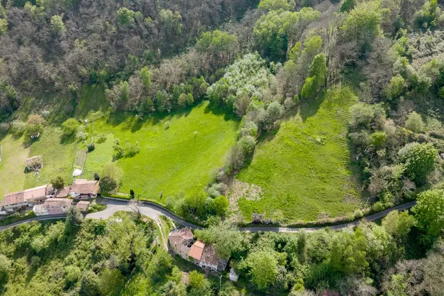 Casa  asturiana de piedra a rehabilitar con finca de 32.000 m2  en Llaneces (Mieres) — 30