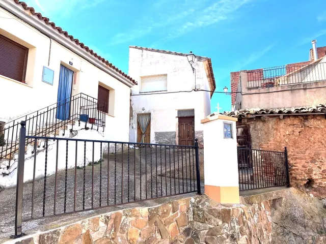 Vivienda en la localidad  Moros, pleno centro de la localidad. — 3
