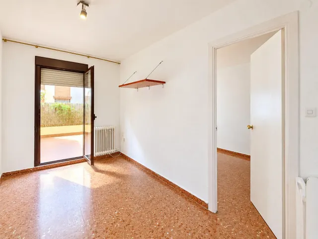 ¡Espectacular apartamento con terraza soleada junto al Helicóptero en Alcázar del Genil! — 12