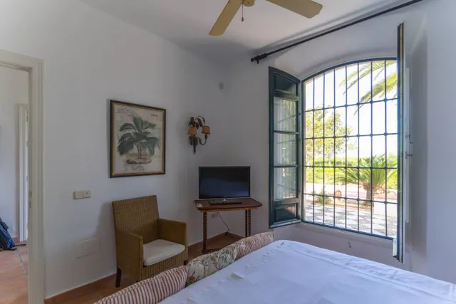 Bonita casa de campo con piscina, jardines y barbacoa — 25