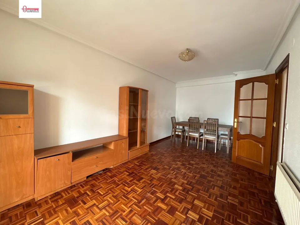 Piso de Tres dormitorios en alquiler en la zona de Capiscol