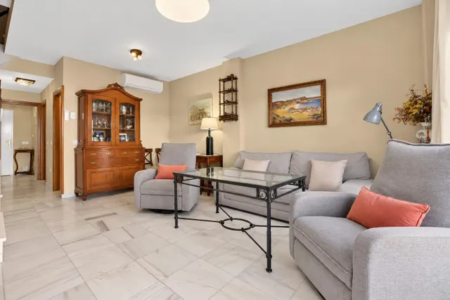 Casa adosada en venta en los bermejales — 11