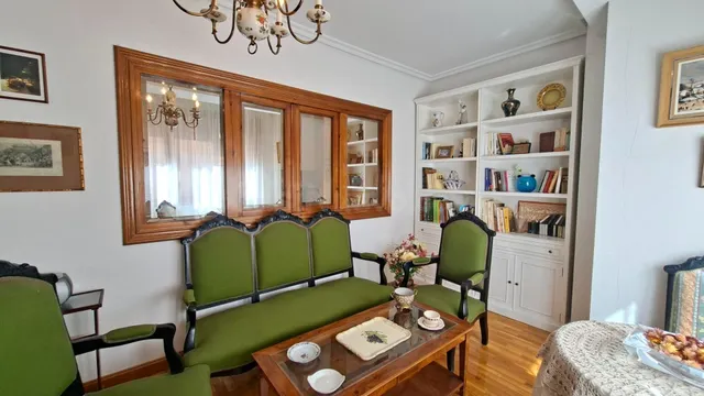 Apartamento en Calle Santa María:  luz de mañana, centro y m
