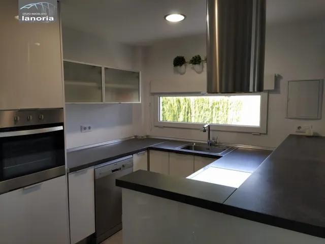 Grupo la Noria Vende Chalet Urbano de 370m2 a pocos km de Albacete. — 23