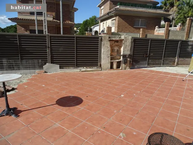 CASA UNIFAMILIAR ESQUINERA EN PARCELA 618M2 — 8