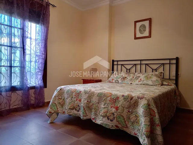 CHALET CON PISCINA EN JUNTA DE LOS RIOS — 35
