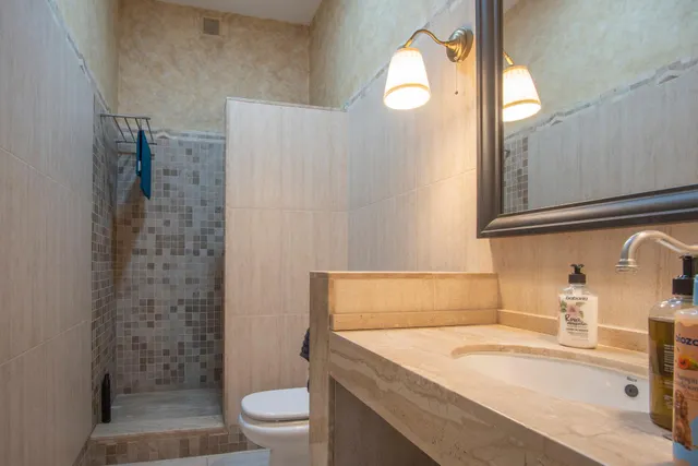 Espaciosa casa con encanto en el centro: elegancia, azotea y sótano en calle Murillo ✨ — 24