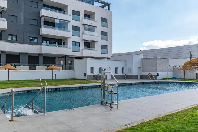 Exclusiva vivienda en Residencial Nevada — Urbanización de lujo junto al Centro Comercial Nevada — 28