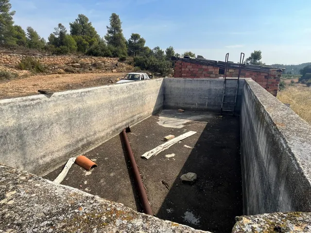 Finca con pozo productivo y maset en Valjunquera — 7