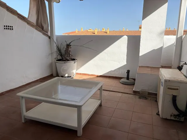 Ático dúplex · san pedro de alcántara · urbanización con piscina — 30