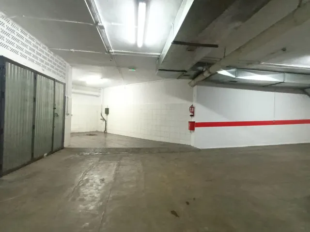 Garaje cerrado en Granada zona Zaidin, 12.80 m. de superficie. — 13