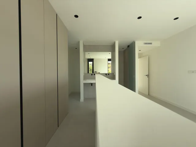 Villa contemporánea con piscina privada y vistas al mar en Finestrat — 48