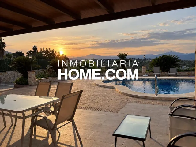 Villa independiente en una sola planta con piscina privada, jardín y licencia turística en Alhaurín de la Torre — 11