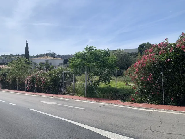 Terreno edificable Marbella con vistas a campo de golf y alt