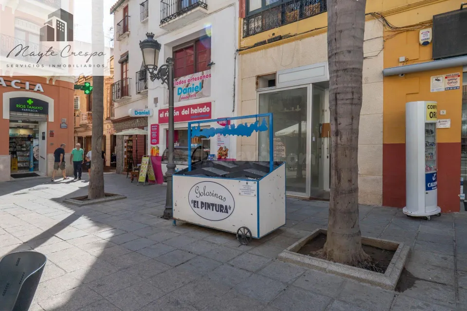 Oportunidad de Inversión en Local Comercial en el Centro de Almuñécar