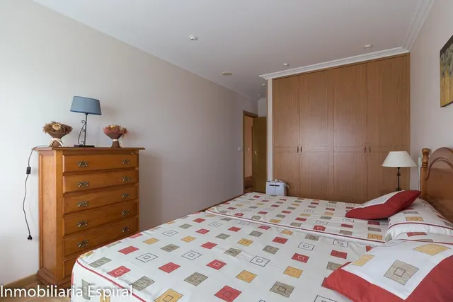 ¡Impresionante Chalet Familiar en Mogor, Marín! — 37