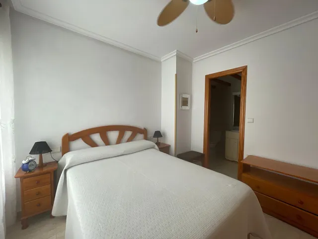 Apartamento de 2 dormitorios con garaje y trastero en Guardamar del Segura — 10