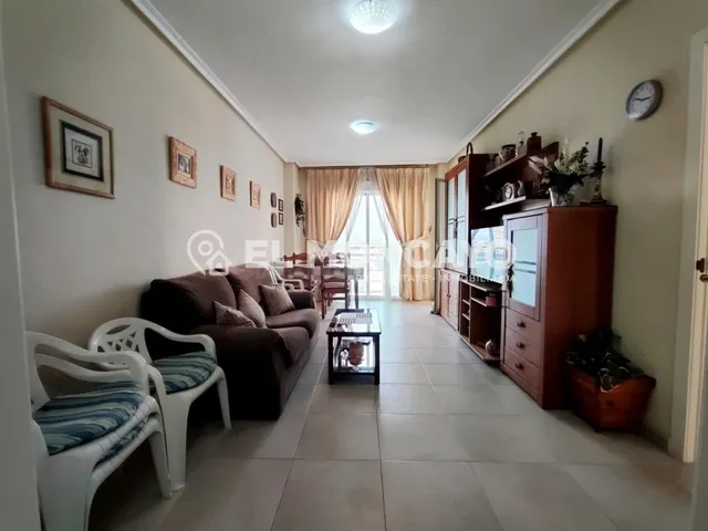 Fantástico apartamento con amplia terraza en Guardamar del Segura, Alicante, Costa Blanca — 2