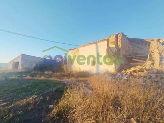 Casa de piedra con 61 hectáreas de terreno — 36