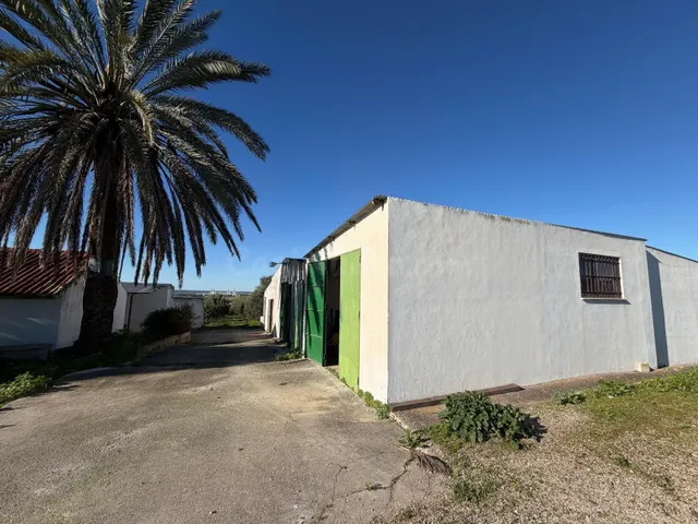 CORTIJO CON 63MIL METROS DE PARCELA, APARTAMENTOS, NAVES Y B - foto 4