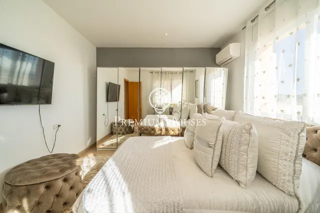 Chalet en venta con ascensor, piscina y grandes espacios en Canet de Mar — 36