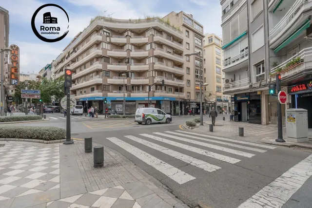 Piso de 87 m2 con 3 dormitorios en Pedro Antonio de Alarcón 27, junto a Recogidas — 44
