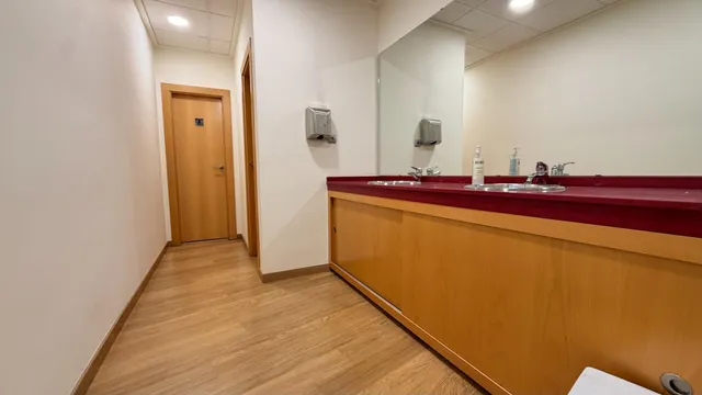 Amplio local comercial de 250 m2 acondicionado como oficinas en Avenida de Alicante, Altabix – Elche — 21