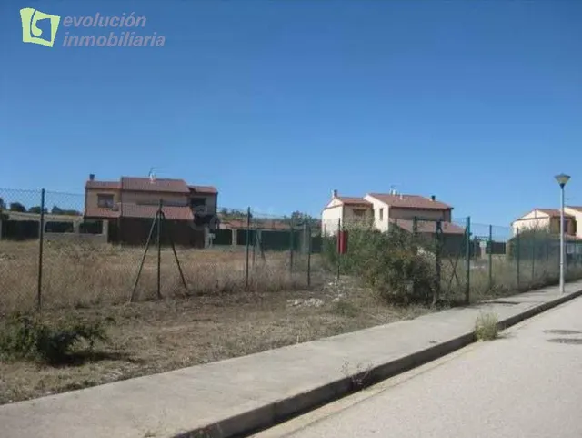 Solar urbano de uso residencial en Revillarruz, Burgos - foto 4