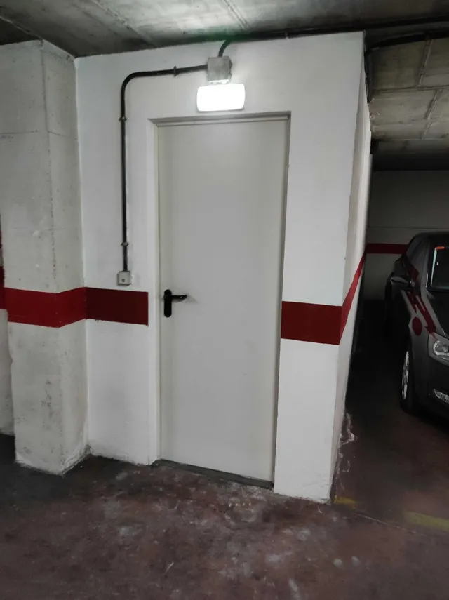 Plaza de garaje coche mediano en zona Delicias — 15