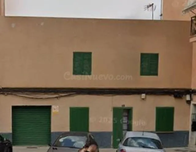 Planta baja con gran patio de 100 m2 y almacén diáfano. - foto 2