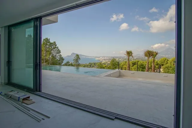 Villa moderna con vistas panorámicas al mar y a la montaña — 7