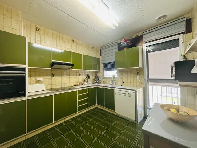 Casa con gran almacén - foto 2