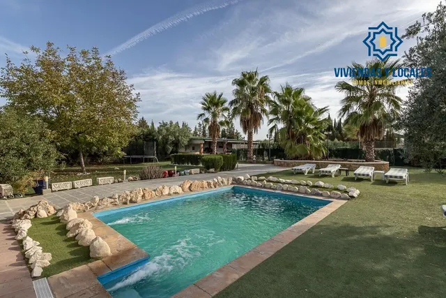 Chalet independiente con pozo propio y placas solares — 33