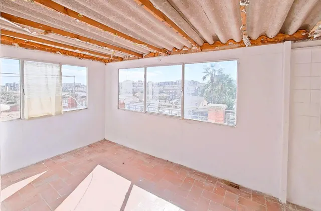 Casa con gran potencial y espacio independiente en albarrosa – Viladecans — 29