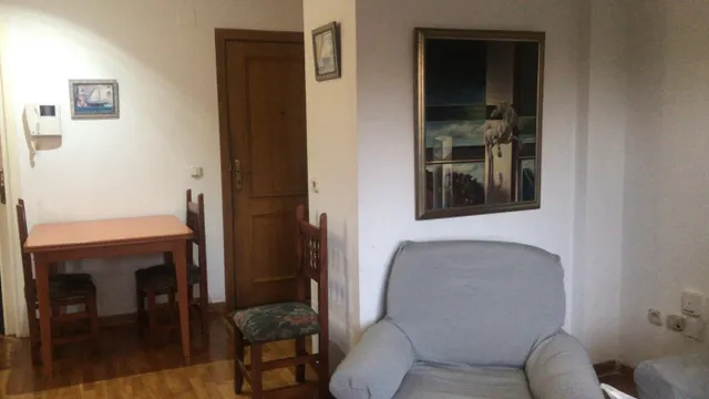 SE ALQUILA PISO EN JUAN CARLOS 1 — 2