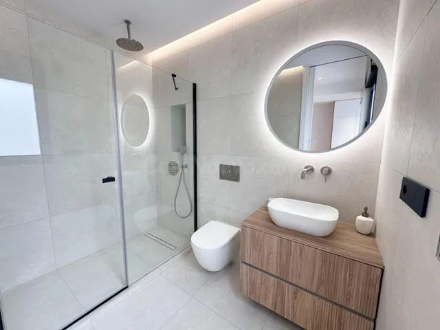 Vivienda de diseño reformada junto al Paseíto Ramiro a pasos de la playa — 5