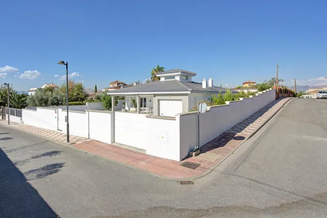 EXCLUSIVO CHALET INDEPENDIENTE DE UNA SOLA PLANTA EN EL VENTORRILLO – CÚLLAR VEGA — 38